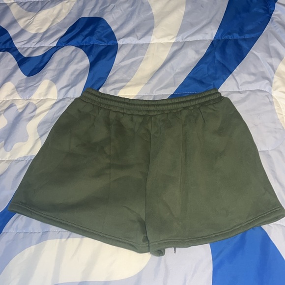 Never worn women’s sweatpants material shorts size XL - Picture 7 of 7